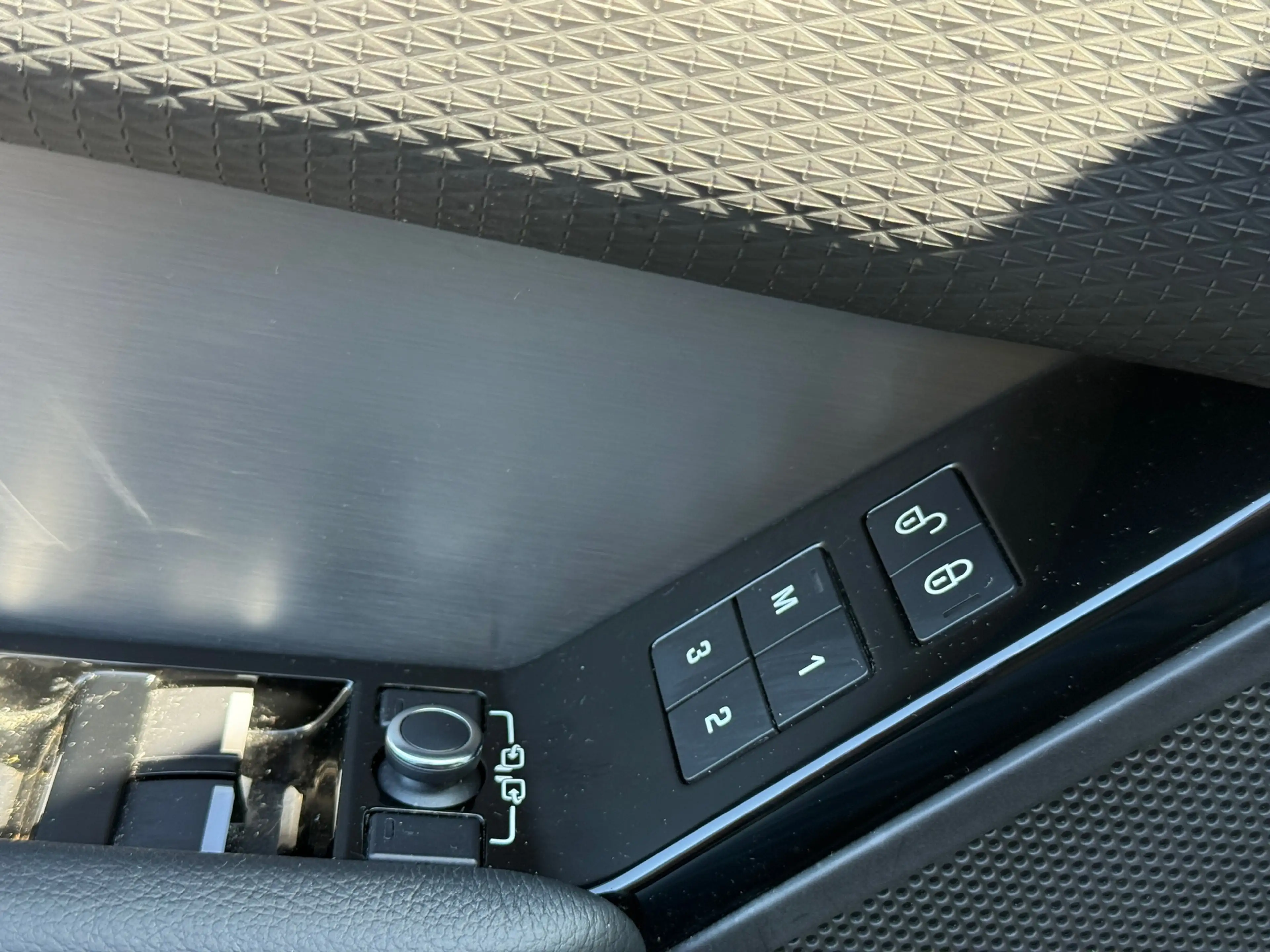 Land Rover Range Rover Velar P300 300pk Turbo AWD HSE R-Dynamic — photo 28