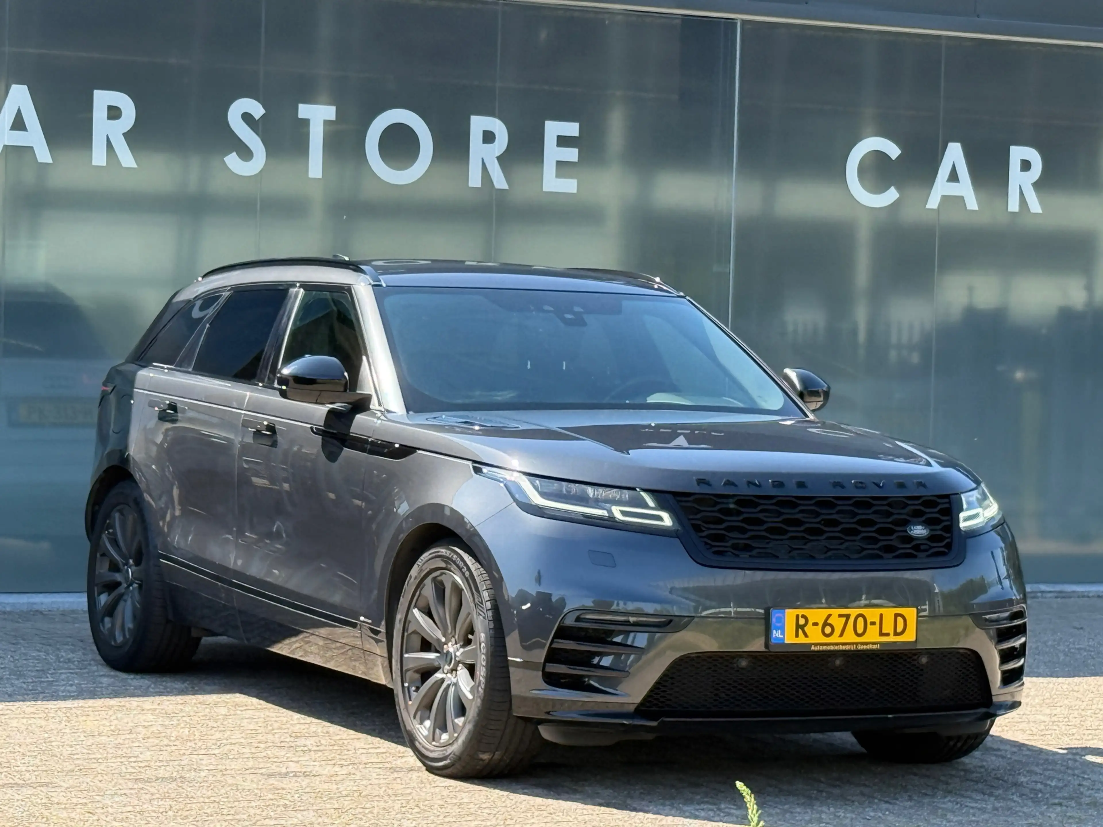 Land Rover Range Rover Velar P300 300pk Turbo AWD HSE R-Dynamic — photo 2