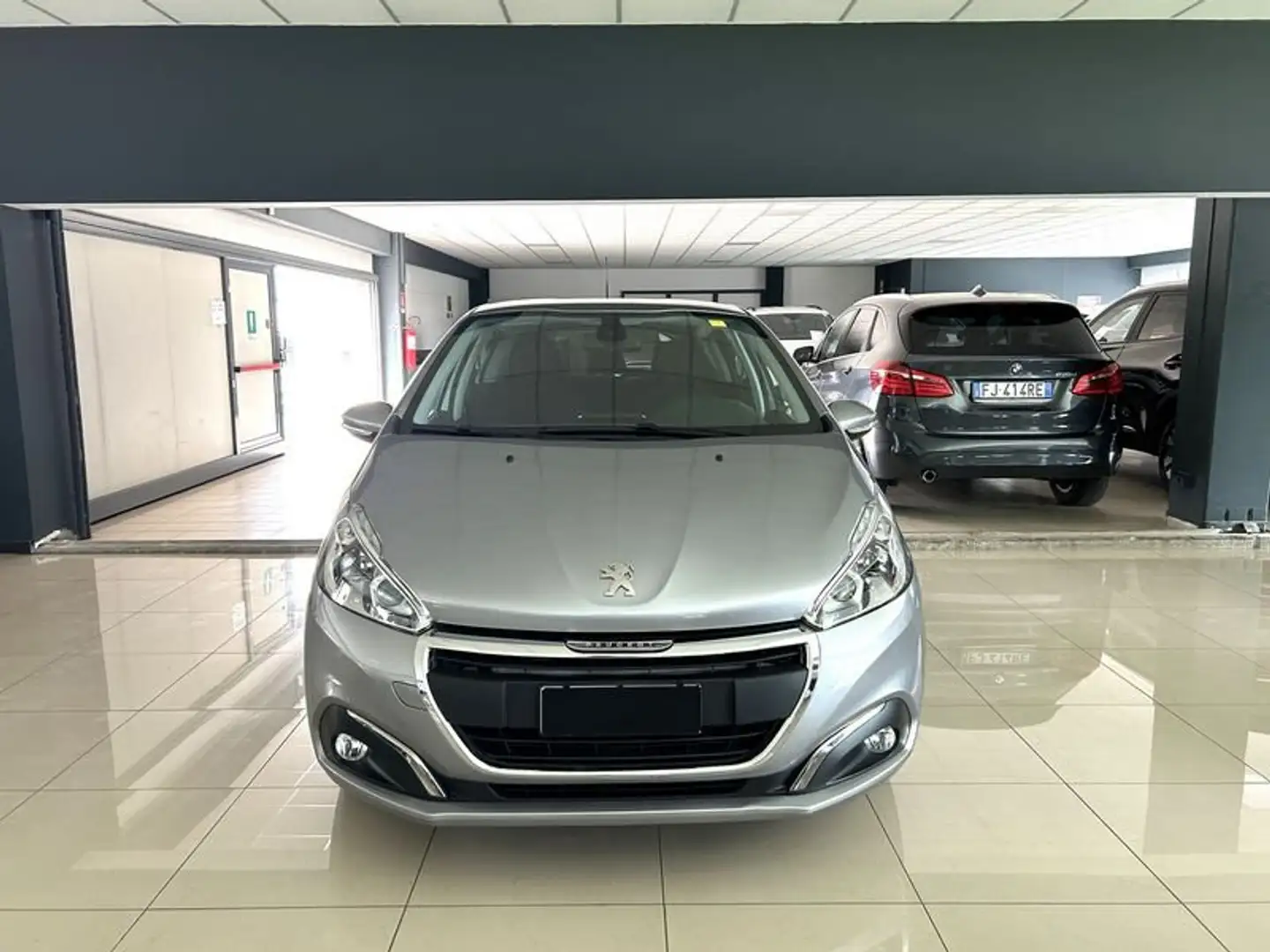 Peugeot 208 PureTech 5 porte Signature Grigio - 2