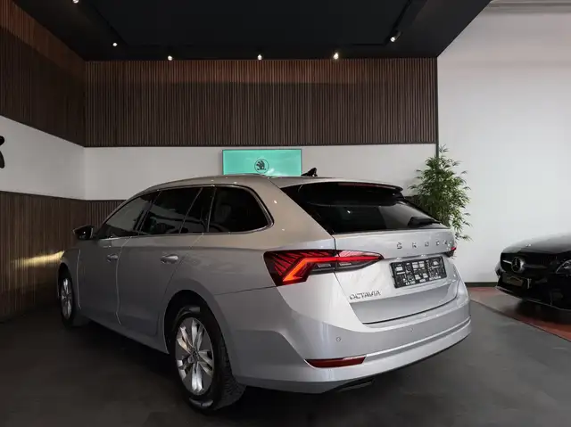 Skoda Octavia view 4