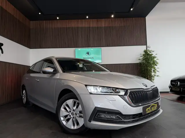 Skoda Octavia view 3