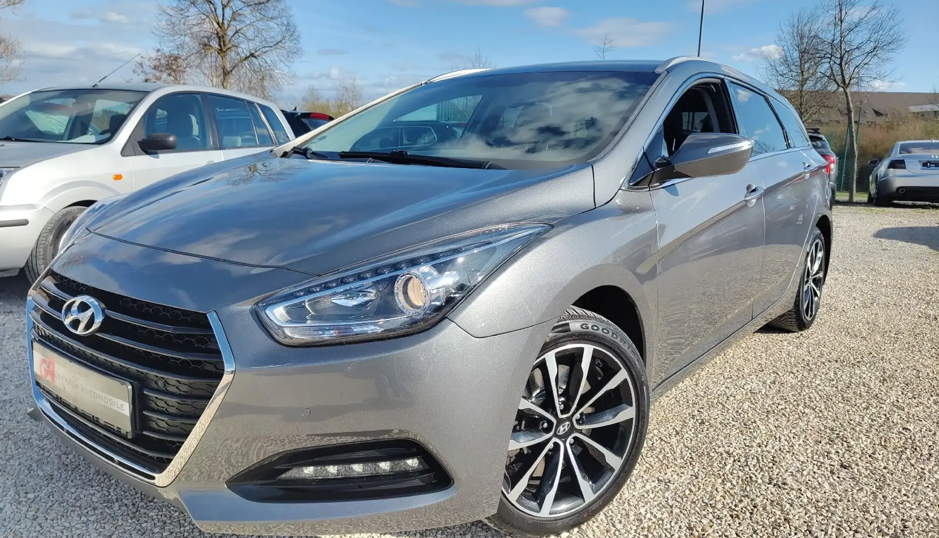 Hyundai i40 cw blue Trend Navi* Tempom* EURO6* Gris - 1