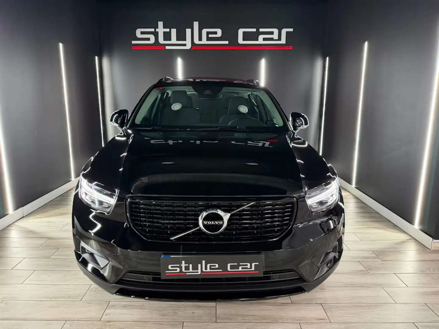 Volvo XC40 1.5 T4 Twin Recharge RDesign Exp Auto Negro - 2