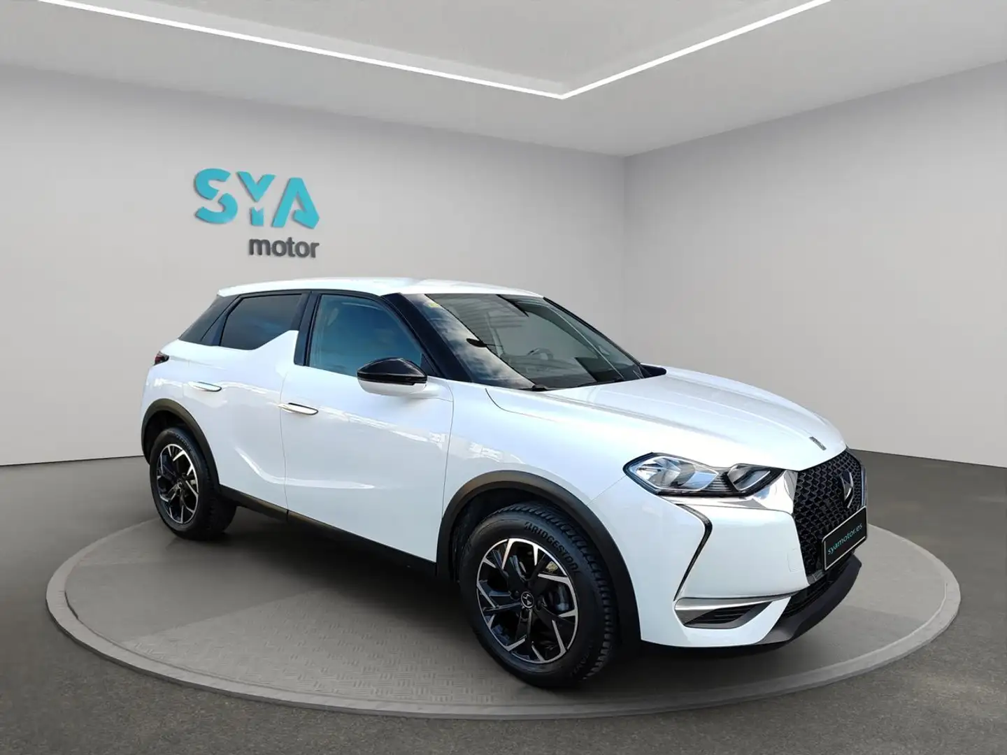 DS Automobiles DS 3 BlueHDi 73 kW Manual CONNECTED CHIC Wit - 1