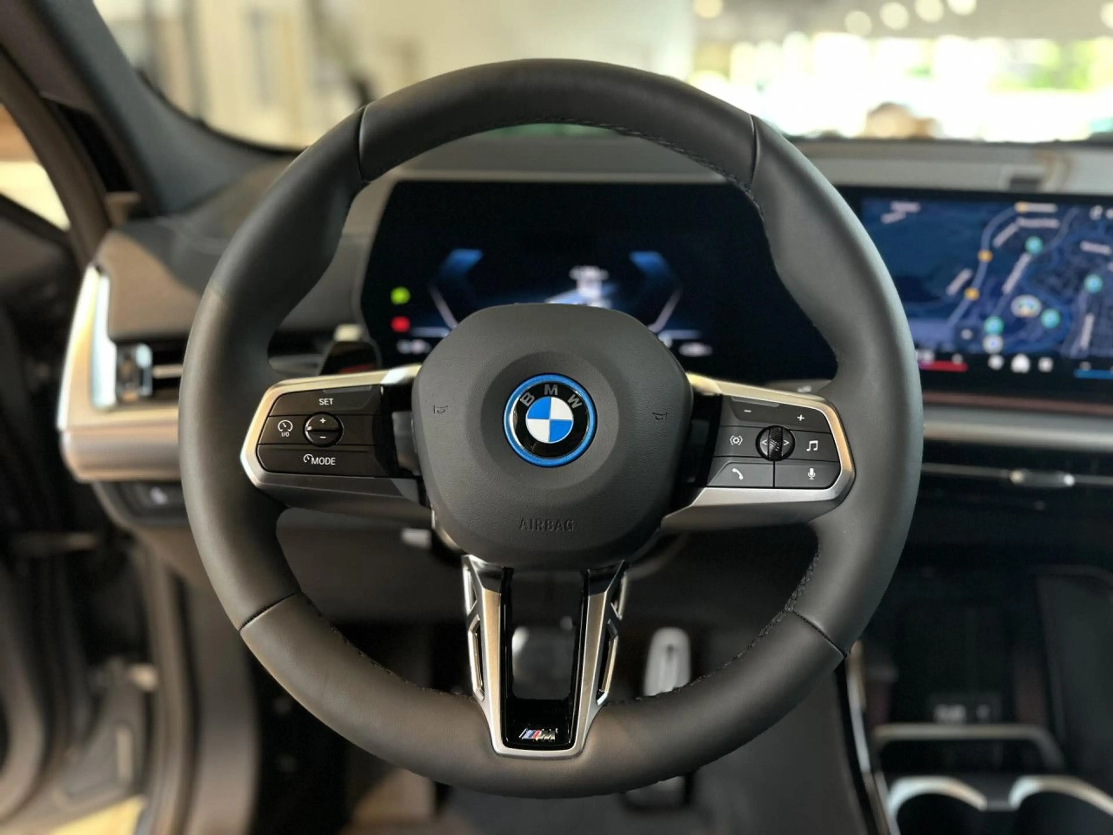 BMW iX2 x30 M Sport Pro Frozen ACC PanoD.SurView 20" — photo 12