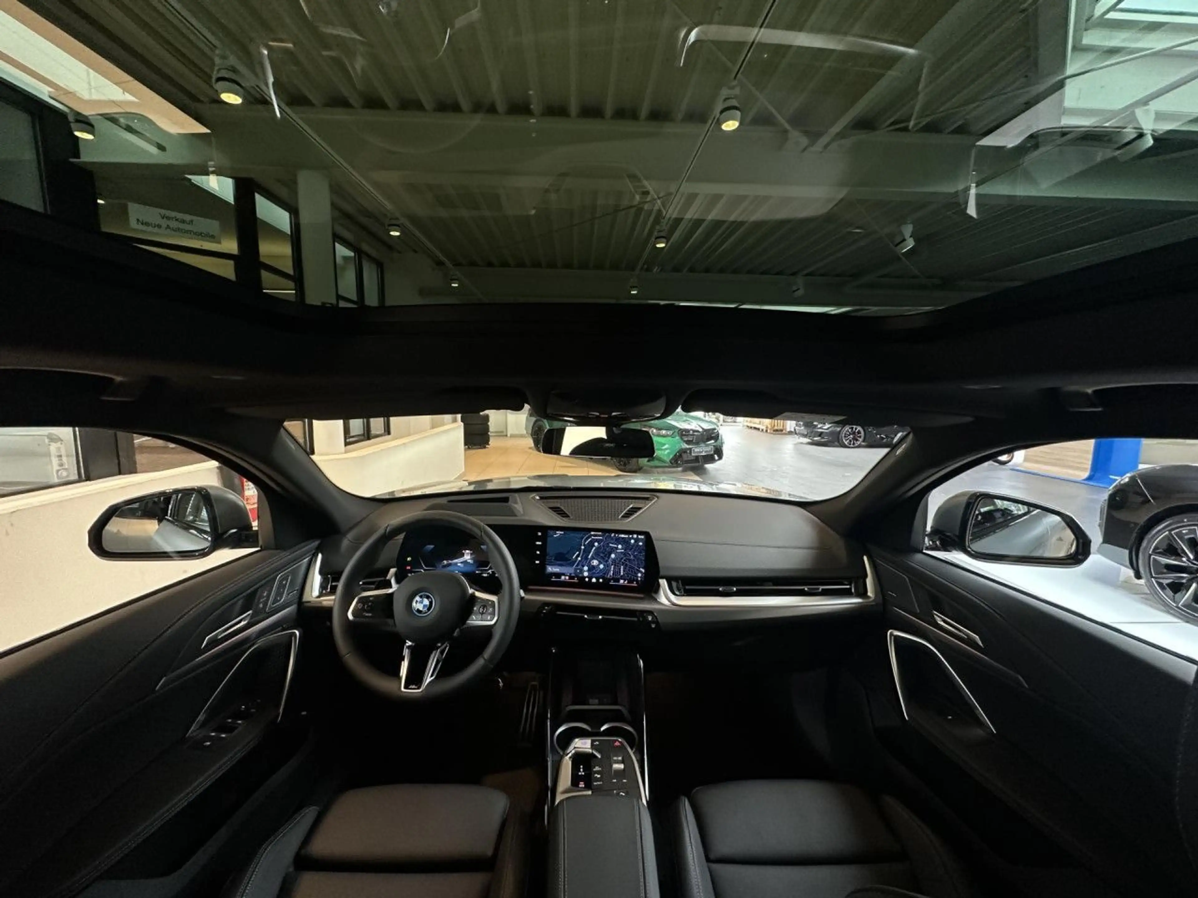 BMW iX2 x30 M Sport Pro Frozen ACC PanoD.SurView 20" — photo 10