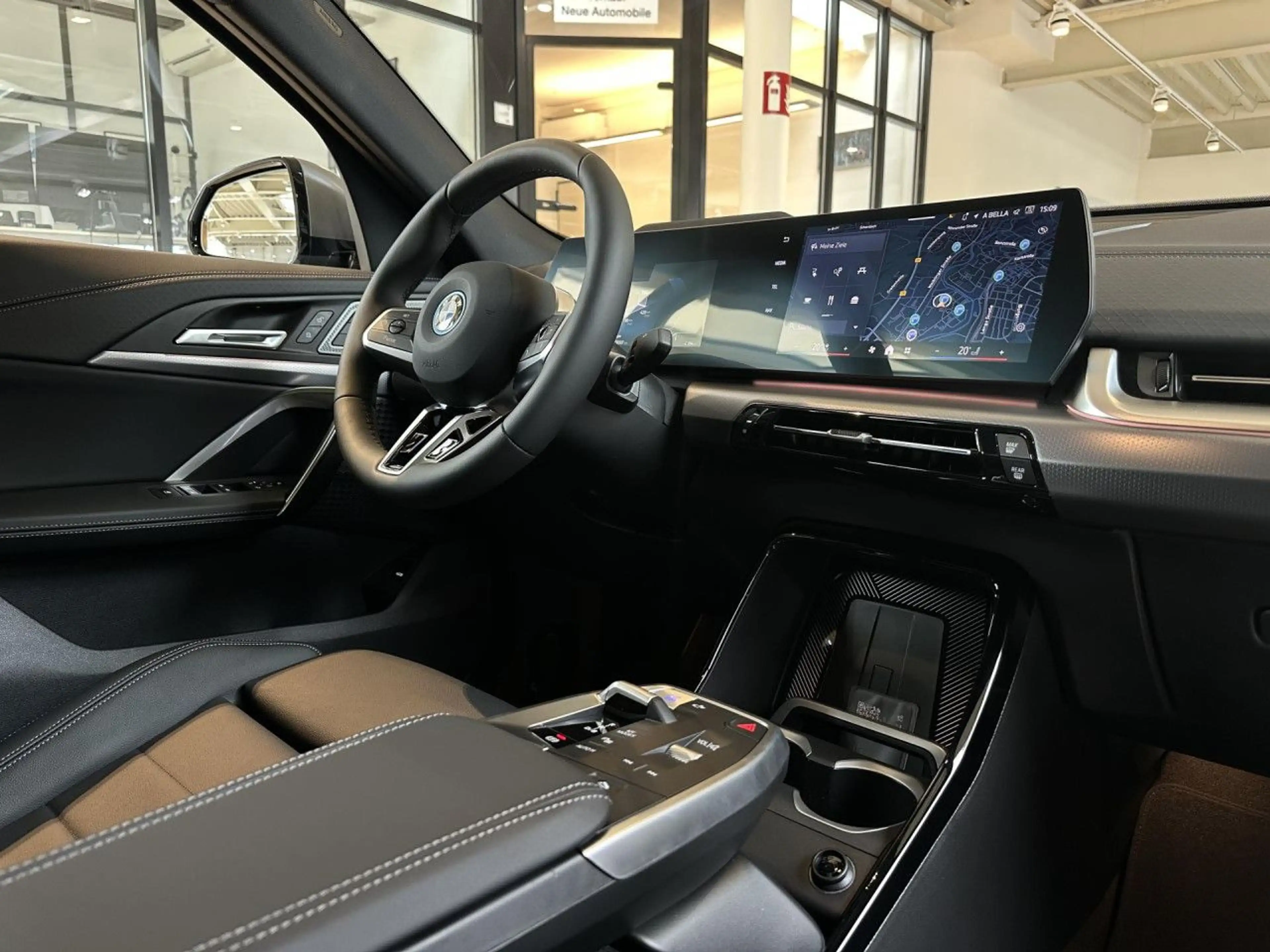 BMW iX2 x30 M Sport Pro Frozen ACC PanoD.SurView 20" — photo 11