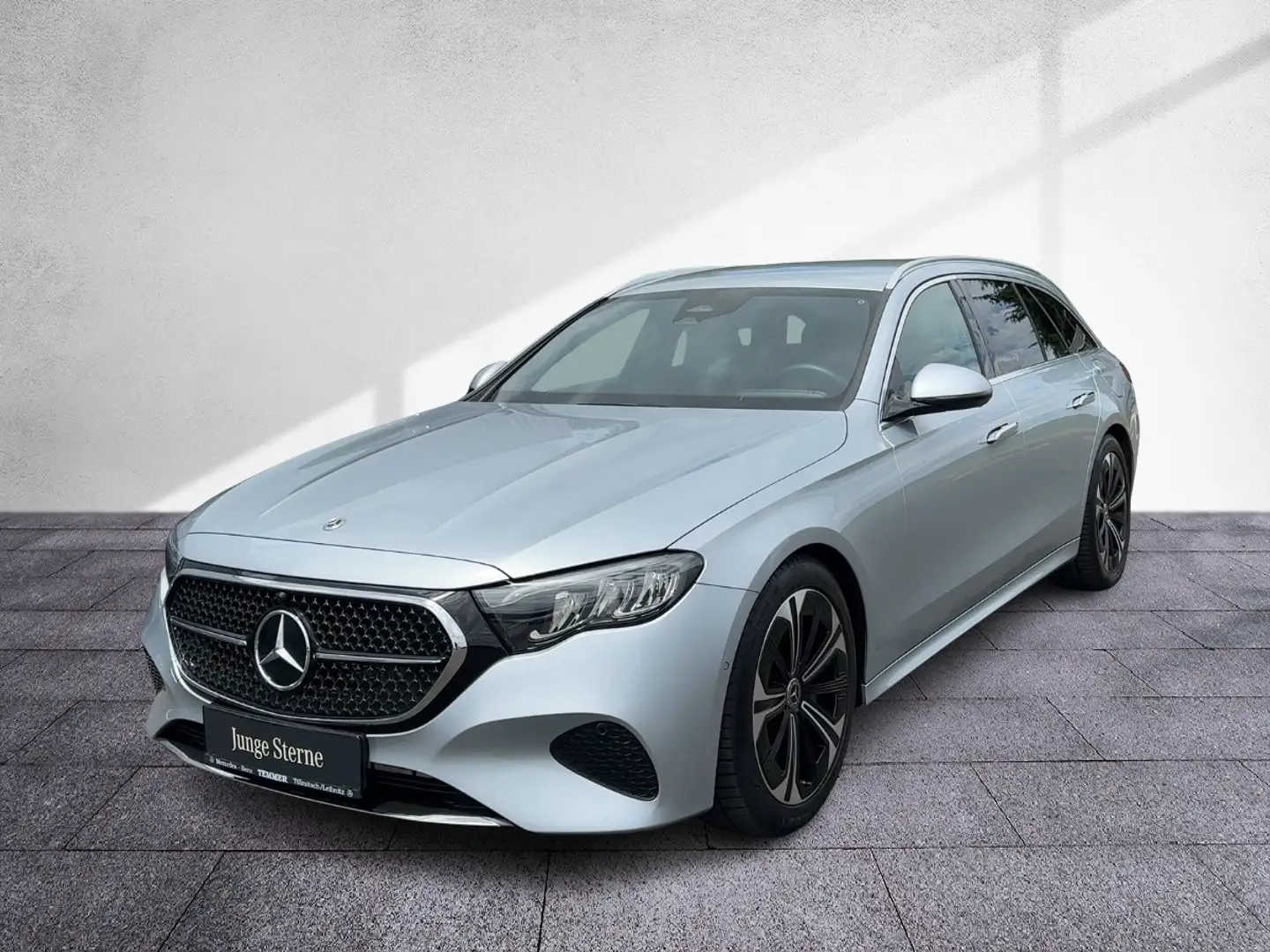 Mercedes-Benz E 300 de 4MATIC T-Modell LED RKam Navi Shz Silber - 2