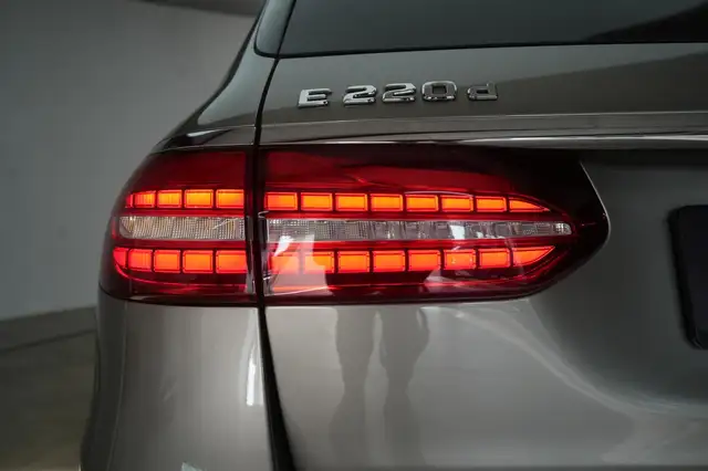 Mercedes-Benz E-Class view 13