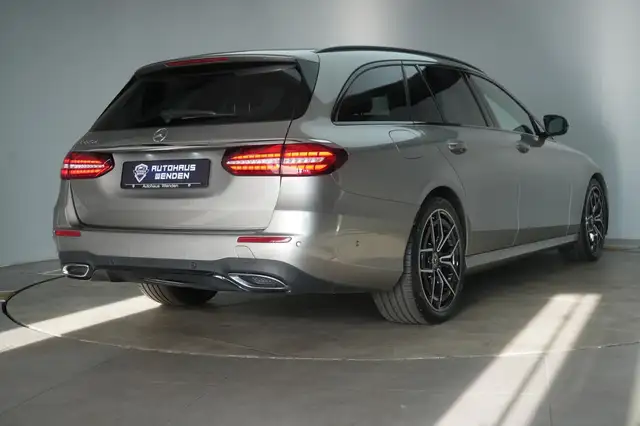 Mercedes-Benz E-Class view 4