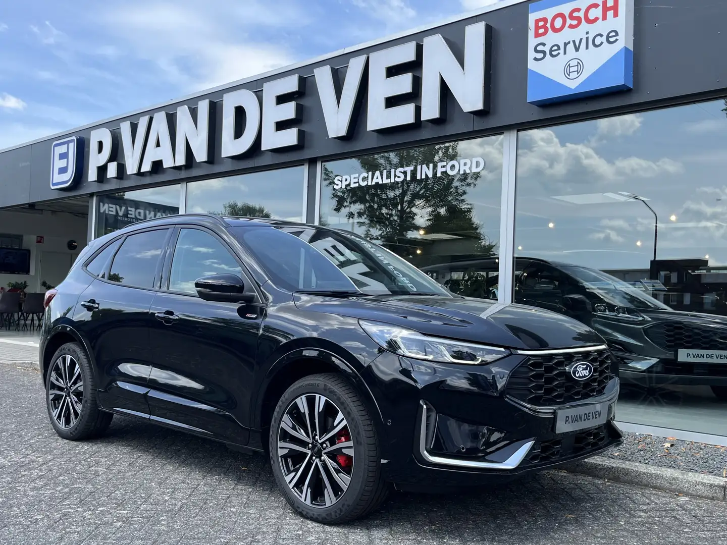 Ford Kuga 2.5 PHEV ST-Line X 225pk/165kW e-CVT Automaat | 5 Zwart - 1