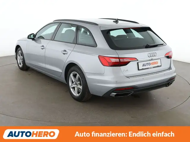 Audi A4 view 4