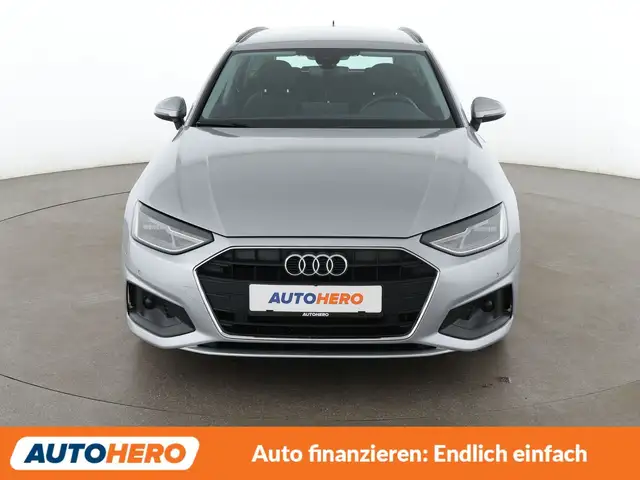 Audi A4 view 9