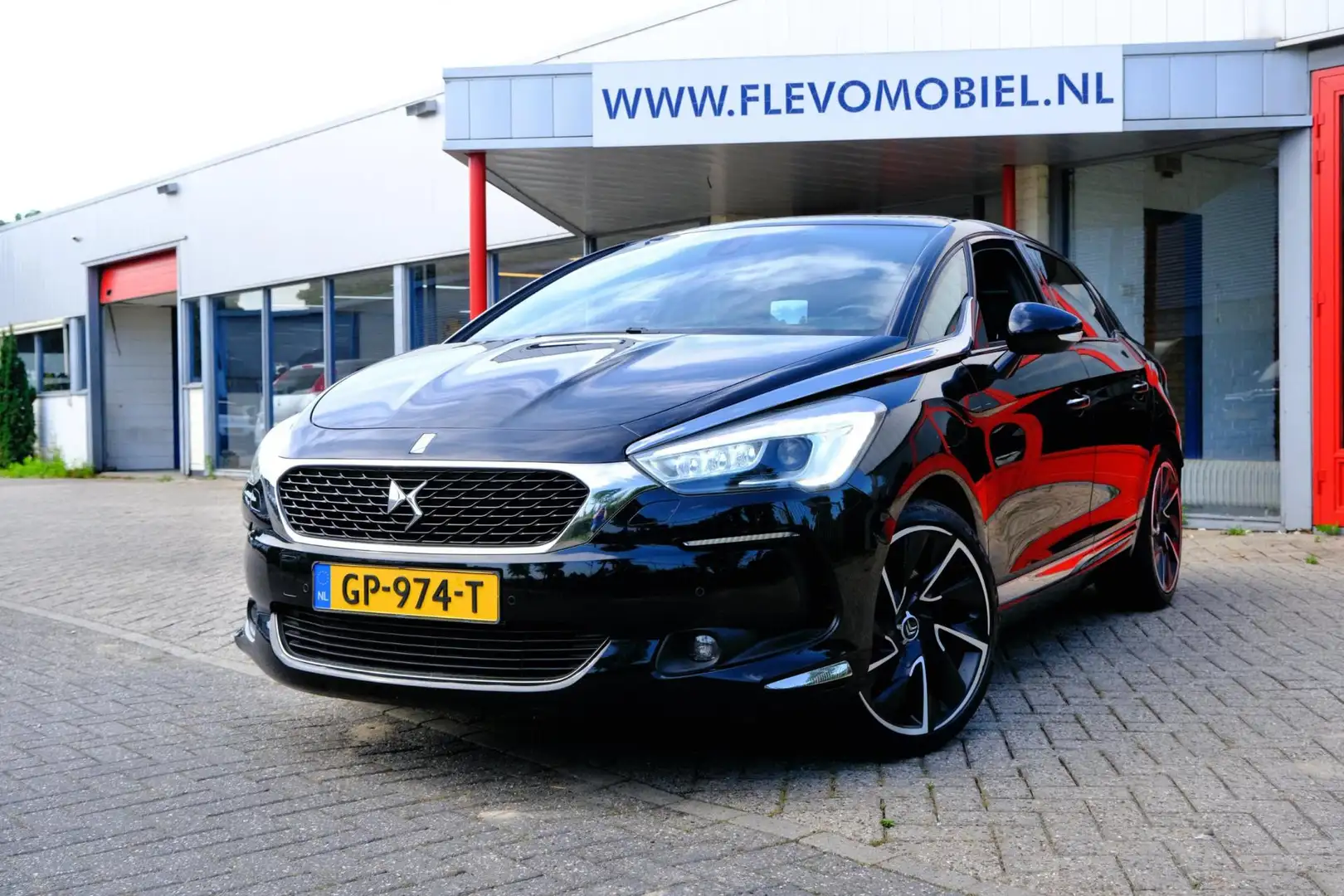 DS Automobiles DS 5 2.0 BlueHDi Executive Pano|Leder|Navi|Clima Zwart - 1