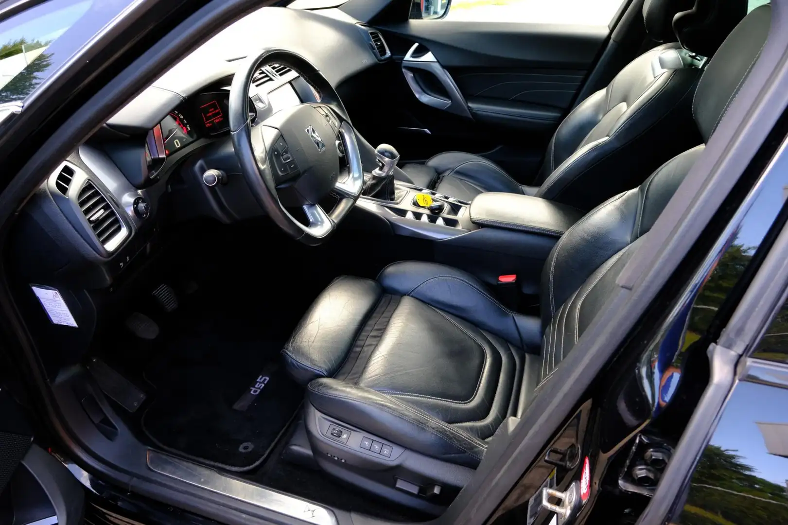 DS Automobiles DS 5 2.0 BlueHDi Executive Pano|Leder|Navi|Clima Zwart - 2