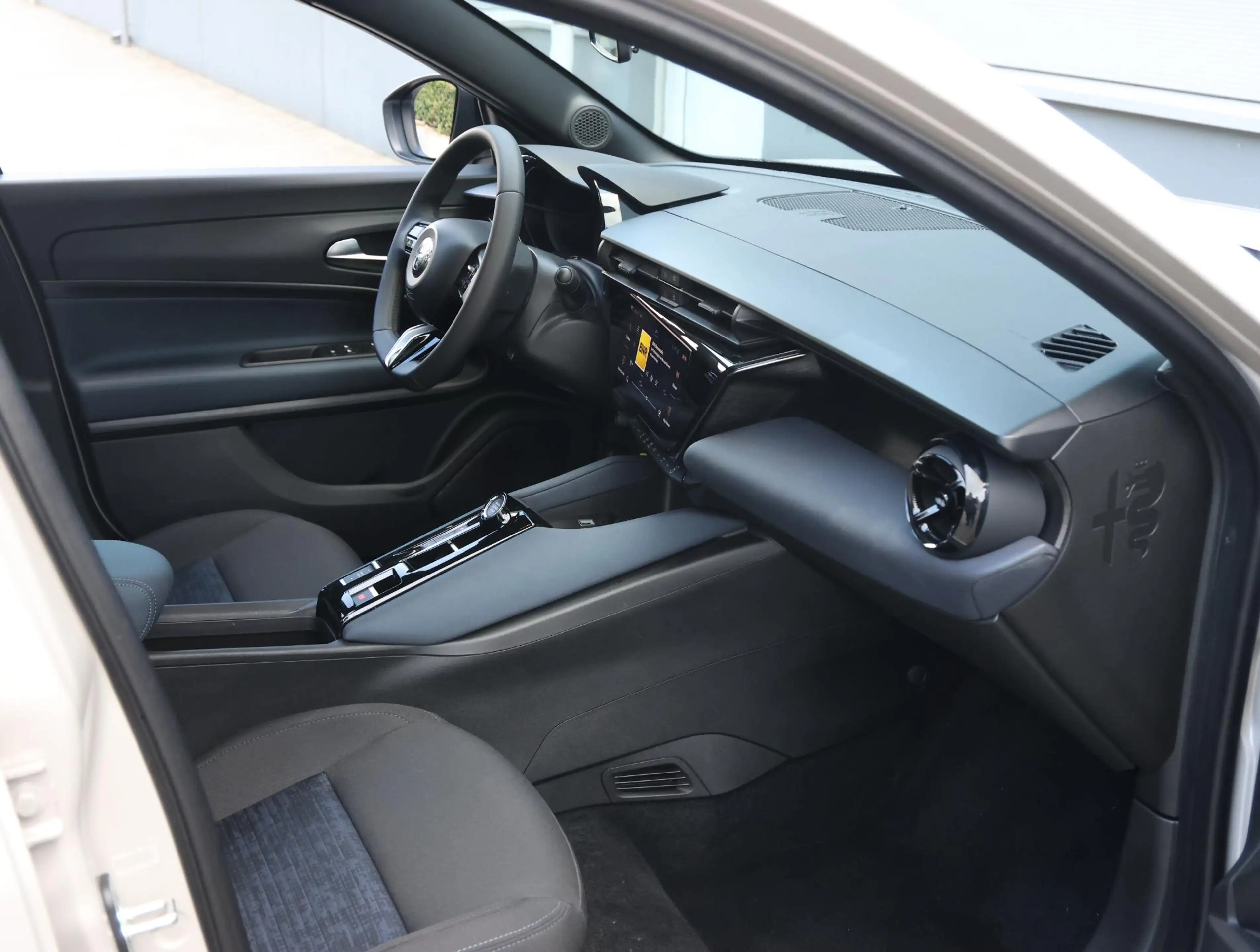 Alfa Romeo Junior Elettrica 54 kWh | ACCU 97,4% | Apple Carplay / An — photo 10