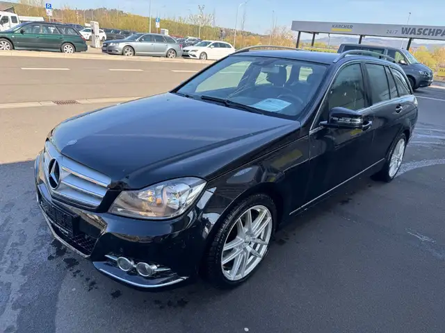 Mercedes-Benz C-Class view 4