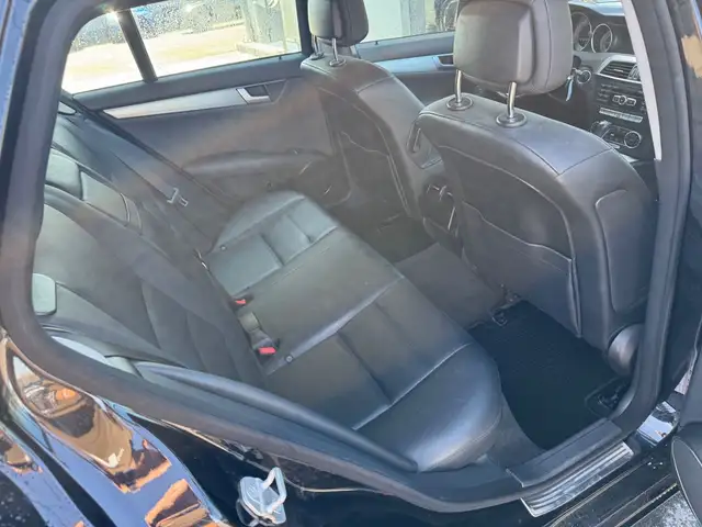 Mercedes-Benz C-Class view 11
