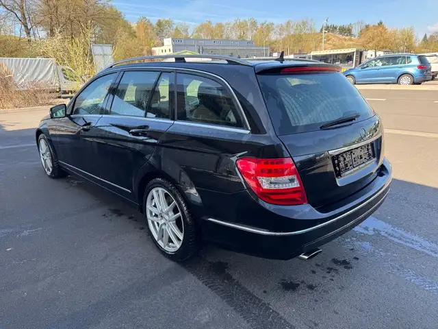 Mercedes-Benz C-Class view 3