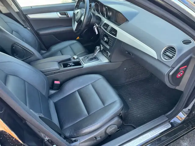 Mercedes-Benz C-Class view 9