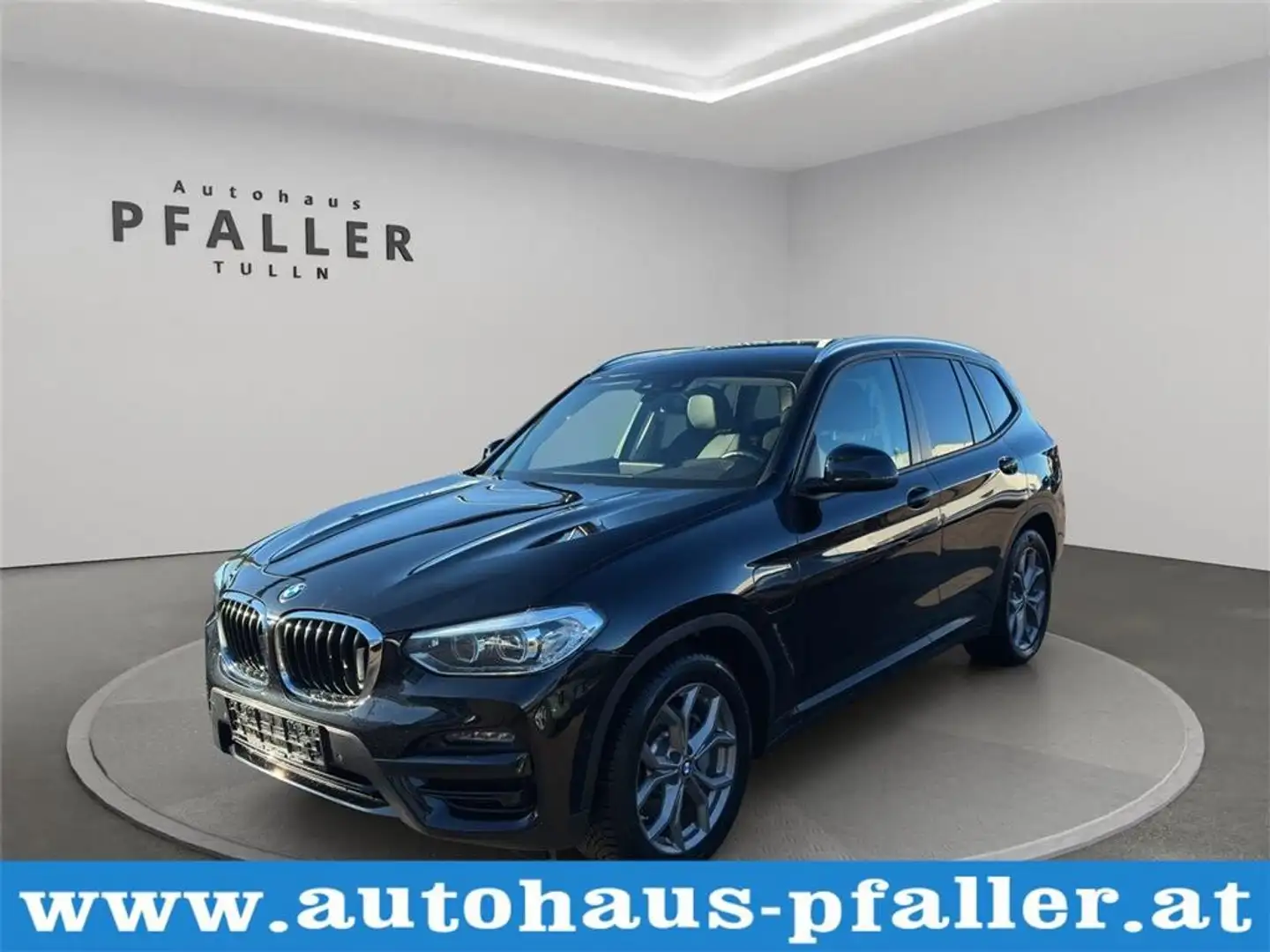 BMW X3 xDrive30e PHEV Aut. Schwarz - 1