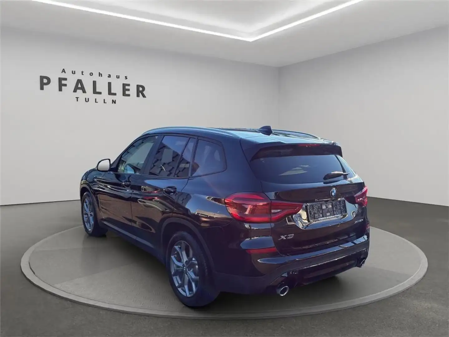 BMW X3 xDrive30e PHEV Aut. Schwarz - 2