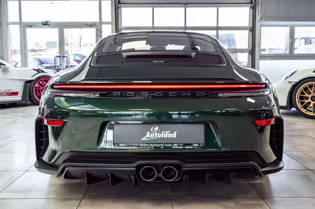Porsche 911 view 9