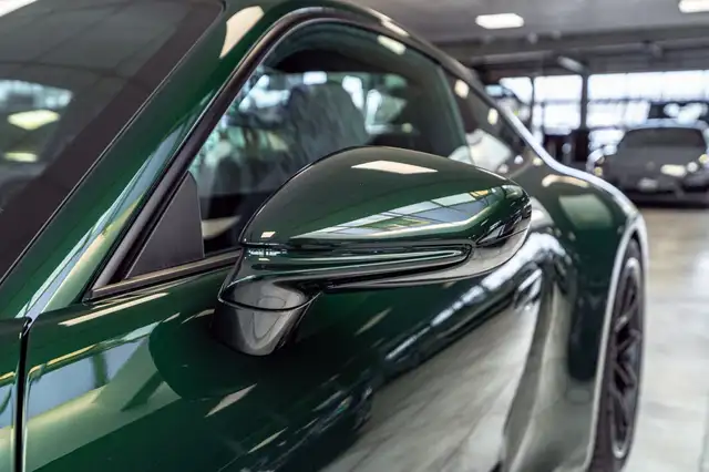 Porsche 911 view 11