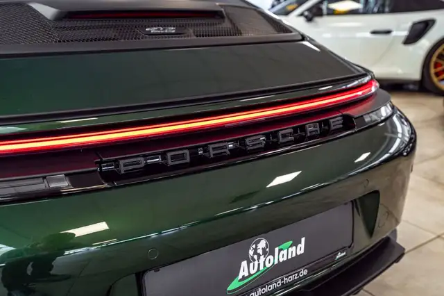 Porsche 911 view 15
