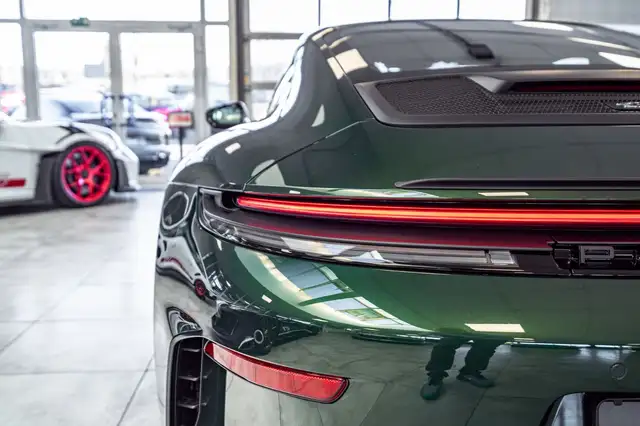 Porsche 911 view 14