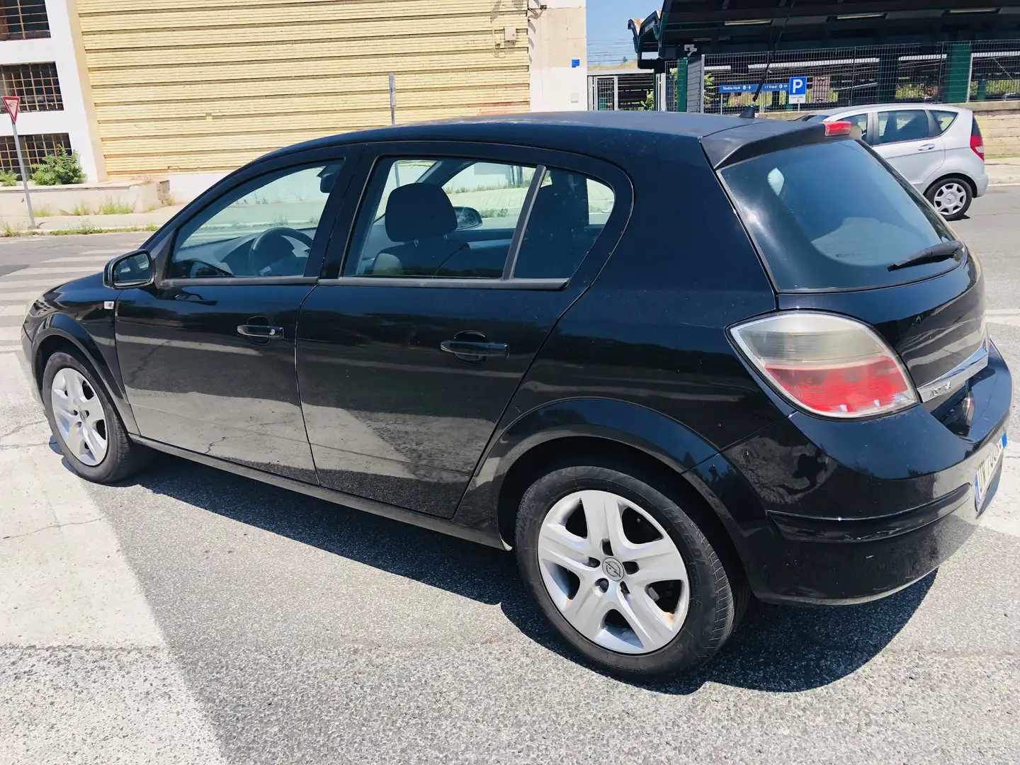 Opel Astra 5p 1.4 Enjoy Gpl-tech garanzia 12 mesi Nero - 2