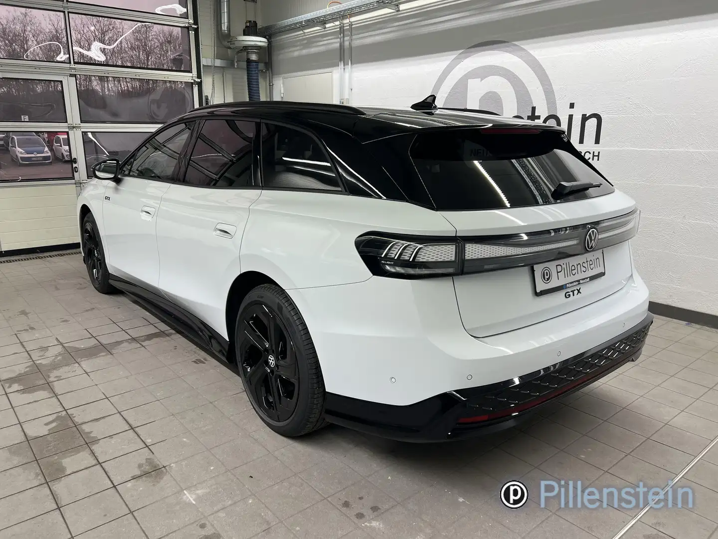 Volkswagen ID.7 Tourer GTX NAVI+AHK+PANO+EXTERIEUR+INTERIEUR+VOLL Weiß - 2