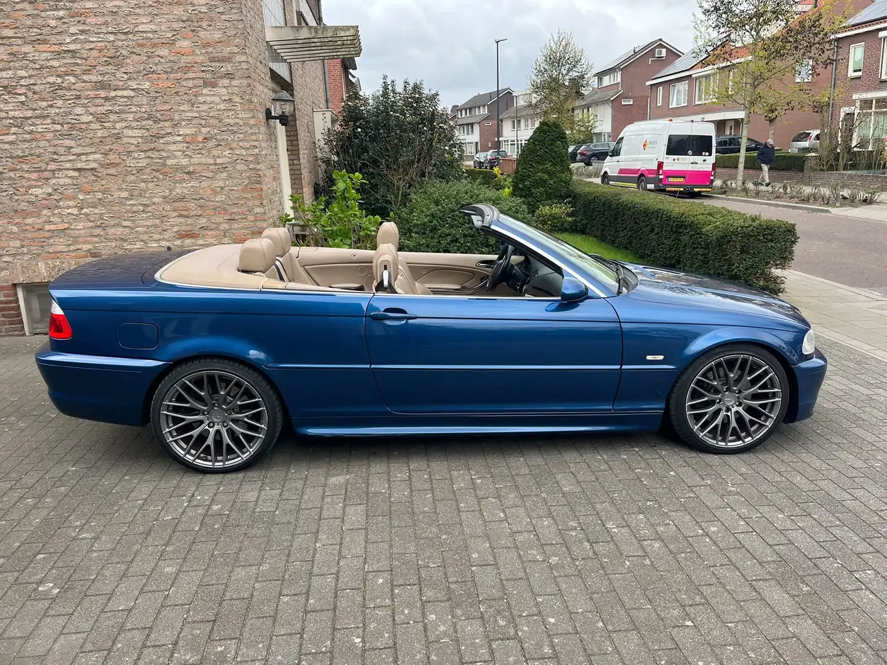 BMW 330Ci Executive Cabrio Hardtop, foto 2
