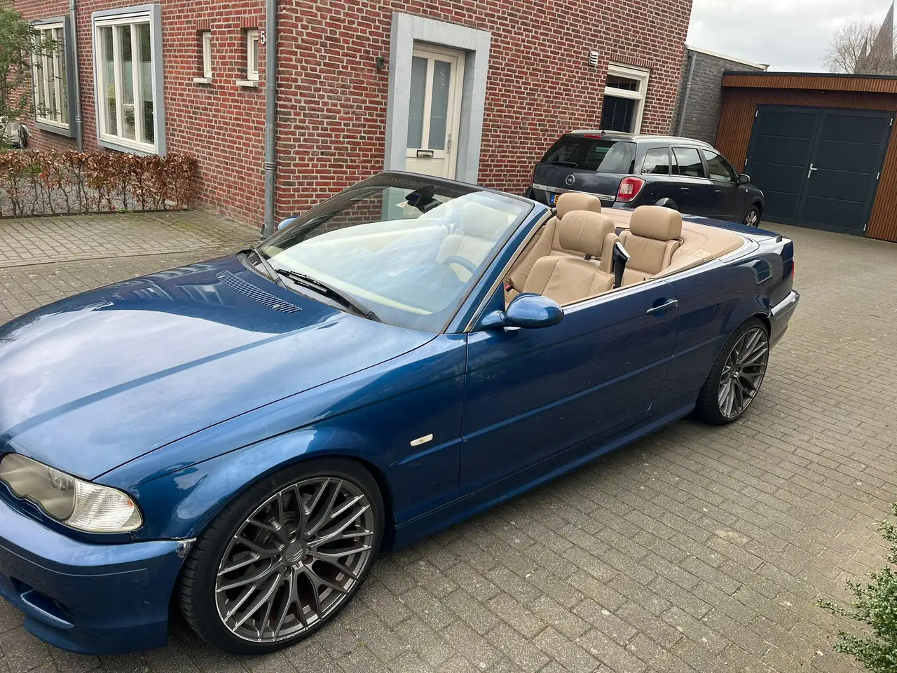BMW 330Ci Executive Cabrio Hardtop, foto 1