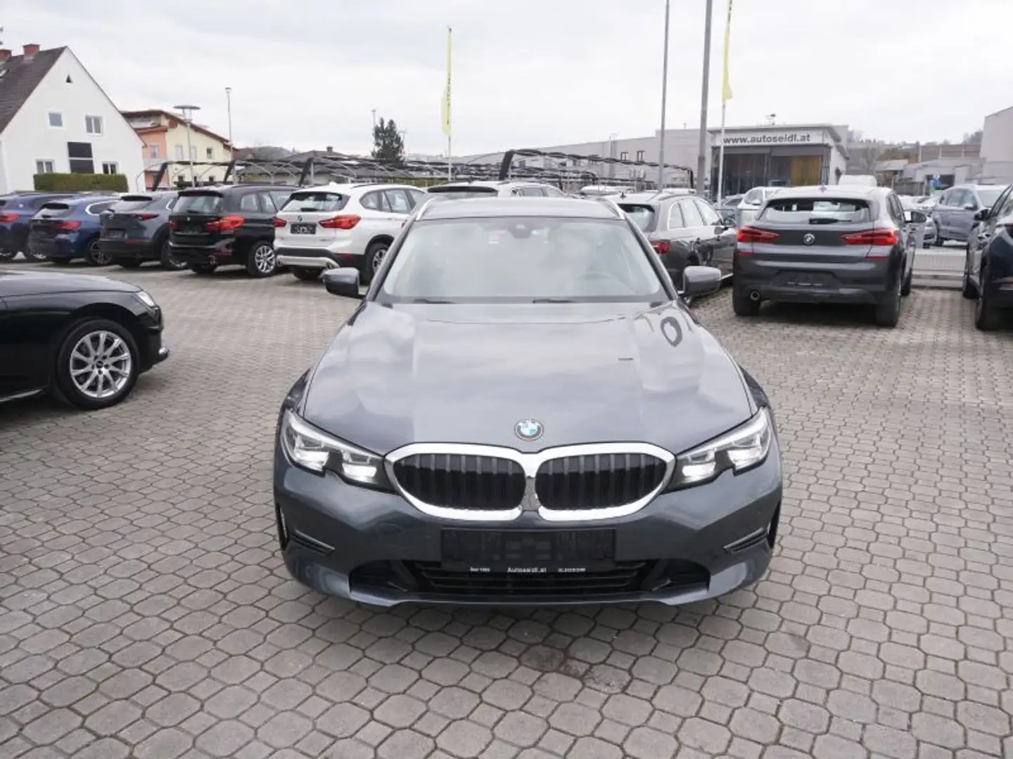 BMW 318 d Touring Aut. *2021er+LED+NAVI* Grau - 2