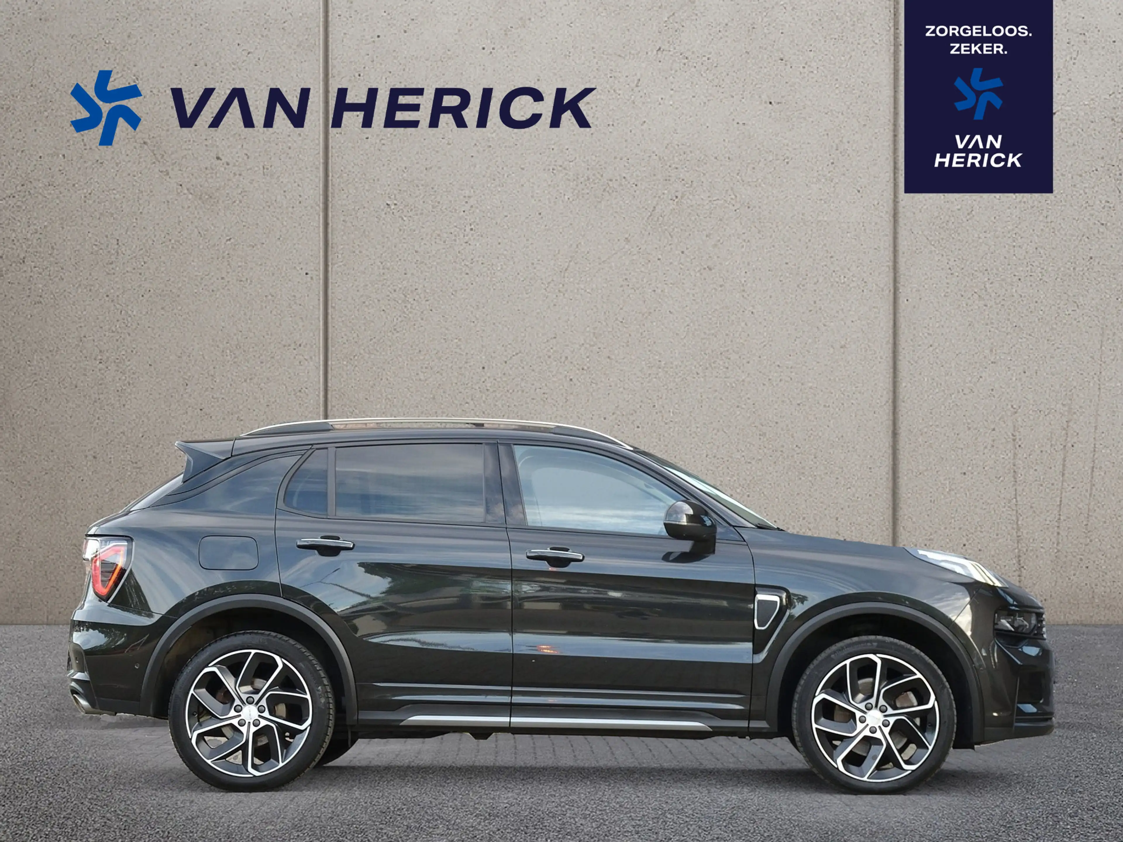 Lynk & Co 01 1.5 Plug-In Hybrid | Full Black | Panoramadak | In — photo 3