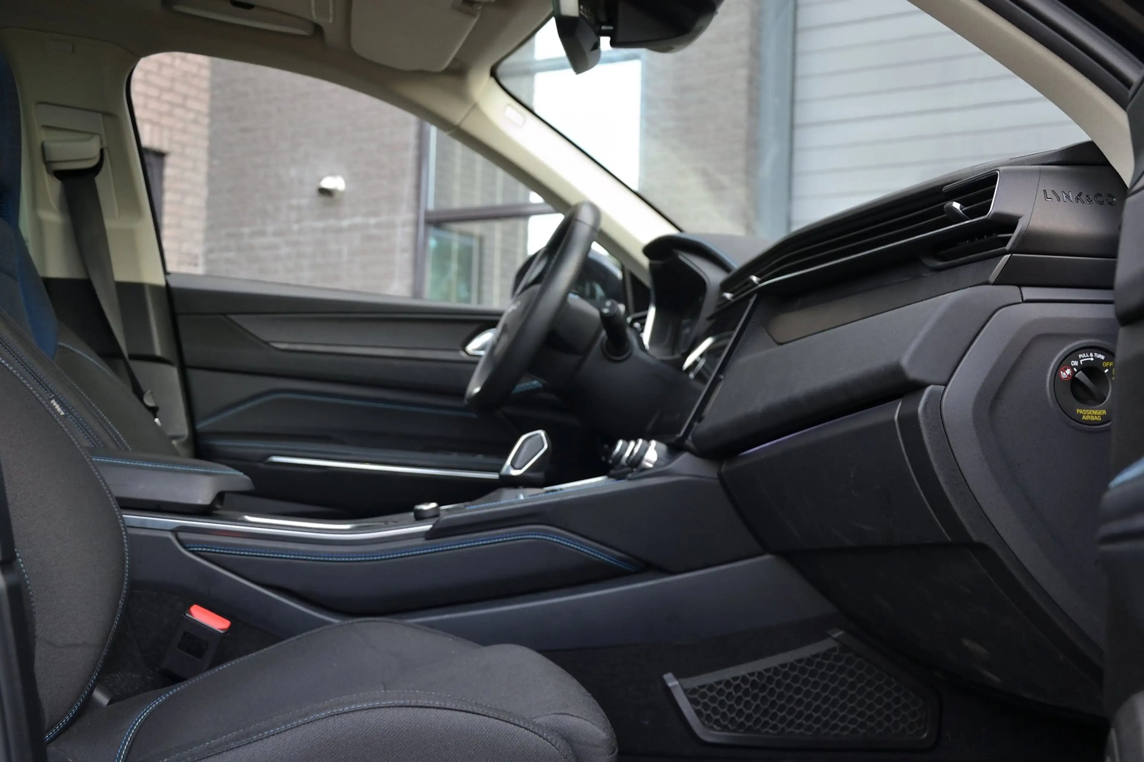 Lynk & Co 01 1.5 Plug-In Hybrid | Full Black | Panoramadak | In — photo 10