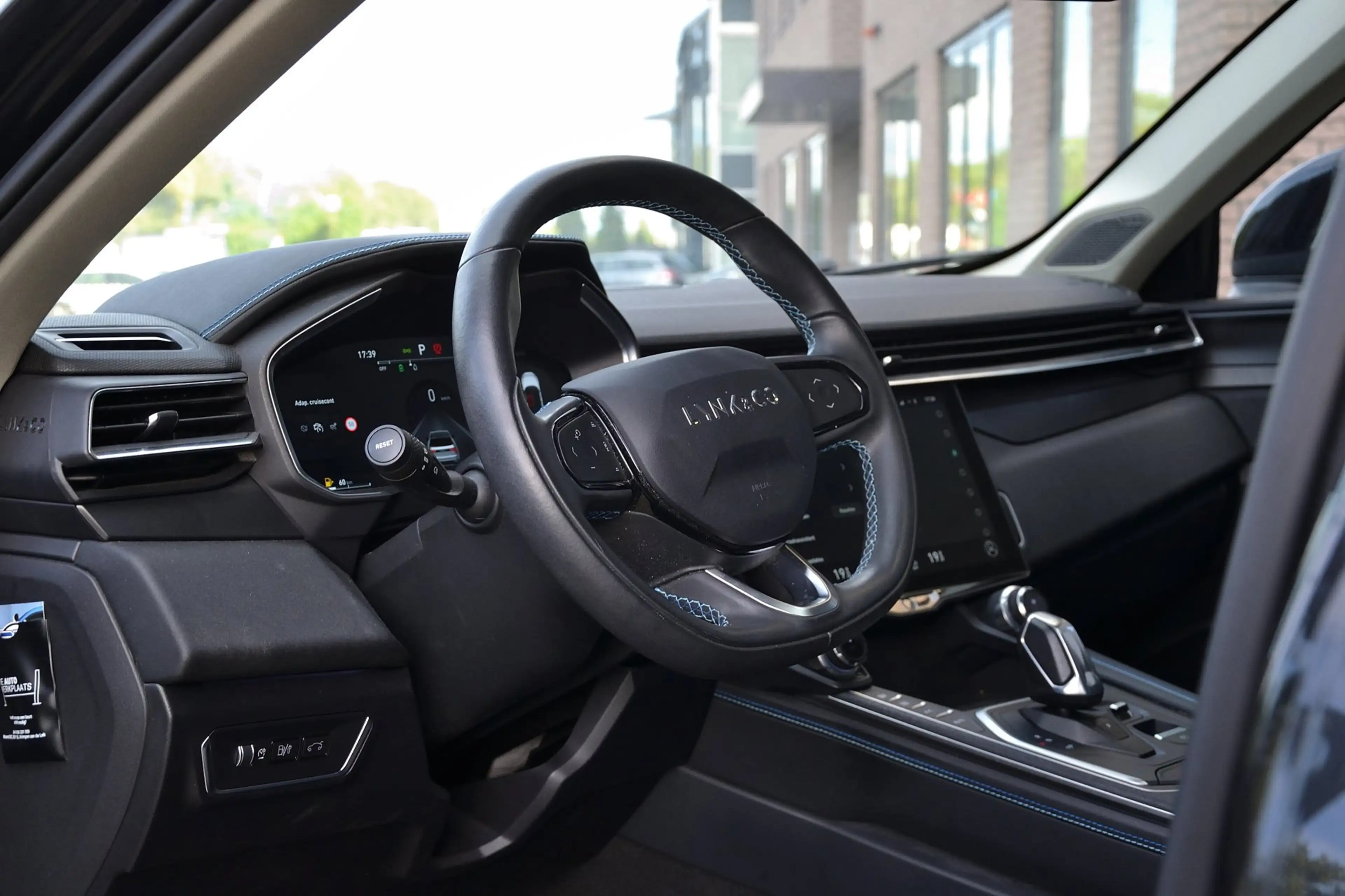 Lynk & Co 01 1.5 Plug-In Hybrid | Full Black | Panoramadak | In — photo 7