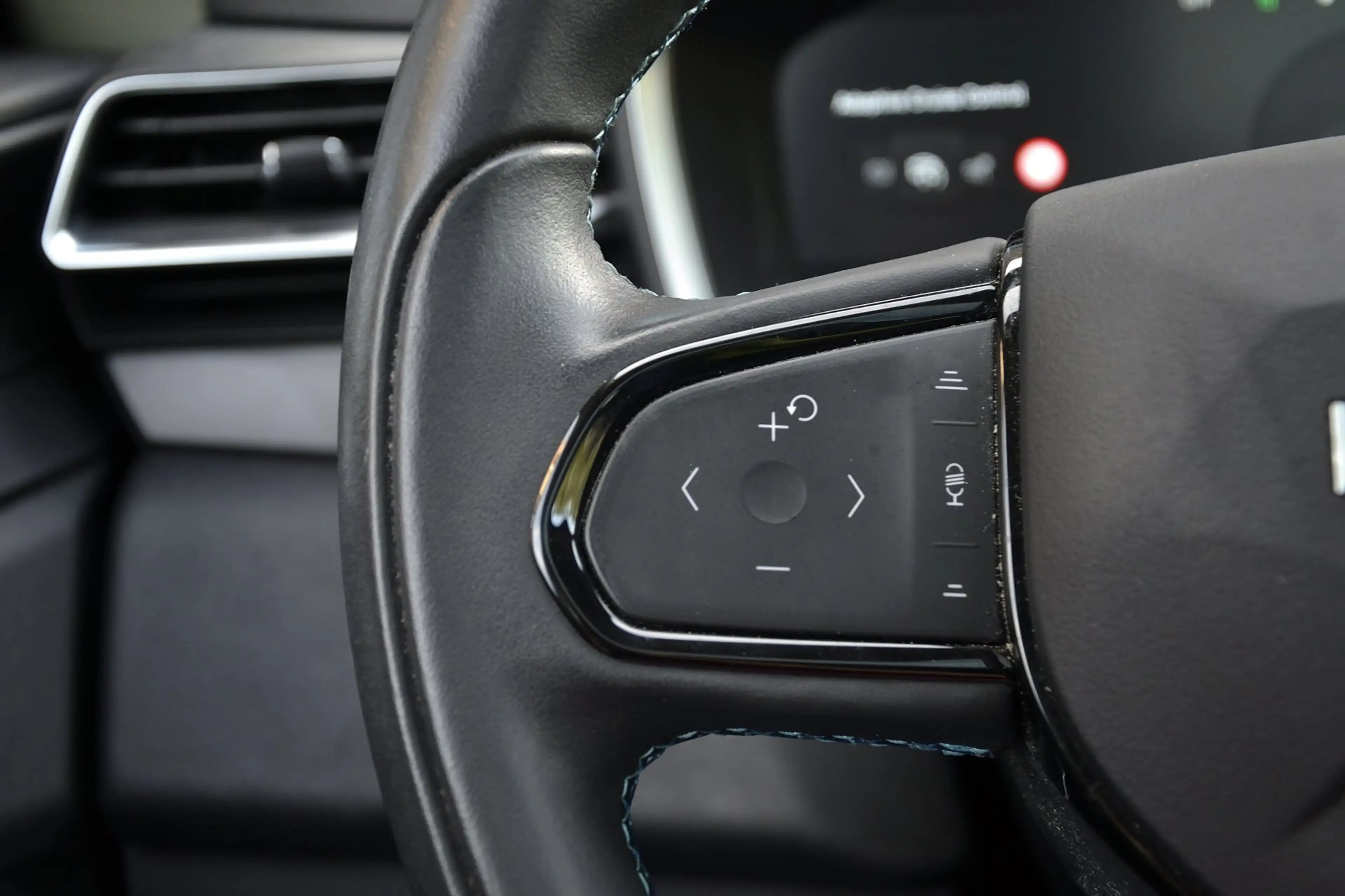 Lynk & Co 01 1.5 Plug-In Hybrid | Full Black | Panoramadak | In — photo 20