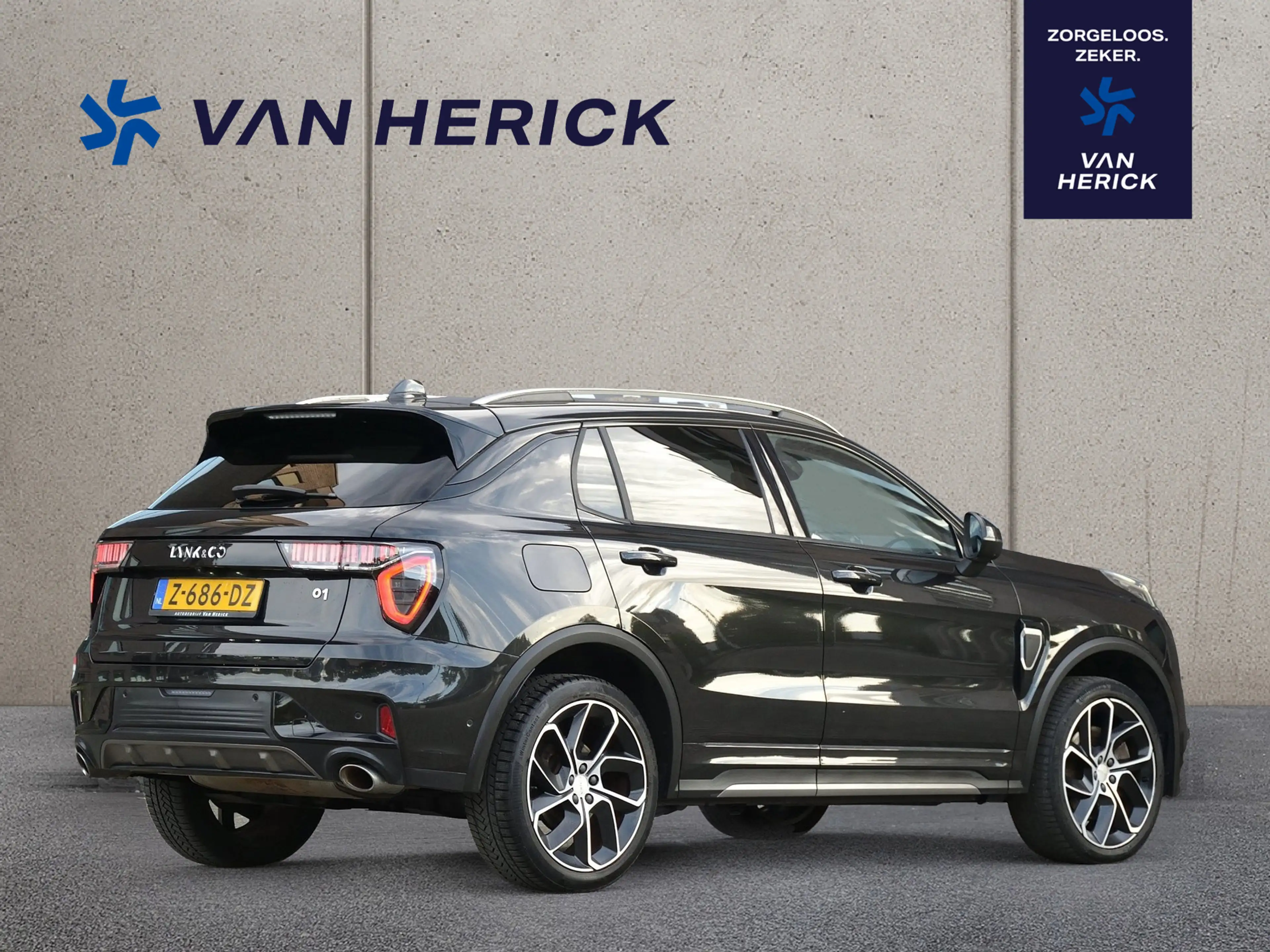 Lynk & Co 01 1.5 Plug-In Hybrid | Full Black | Panoramadak | In — photo 4