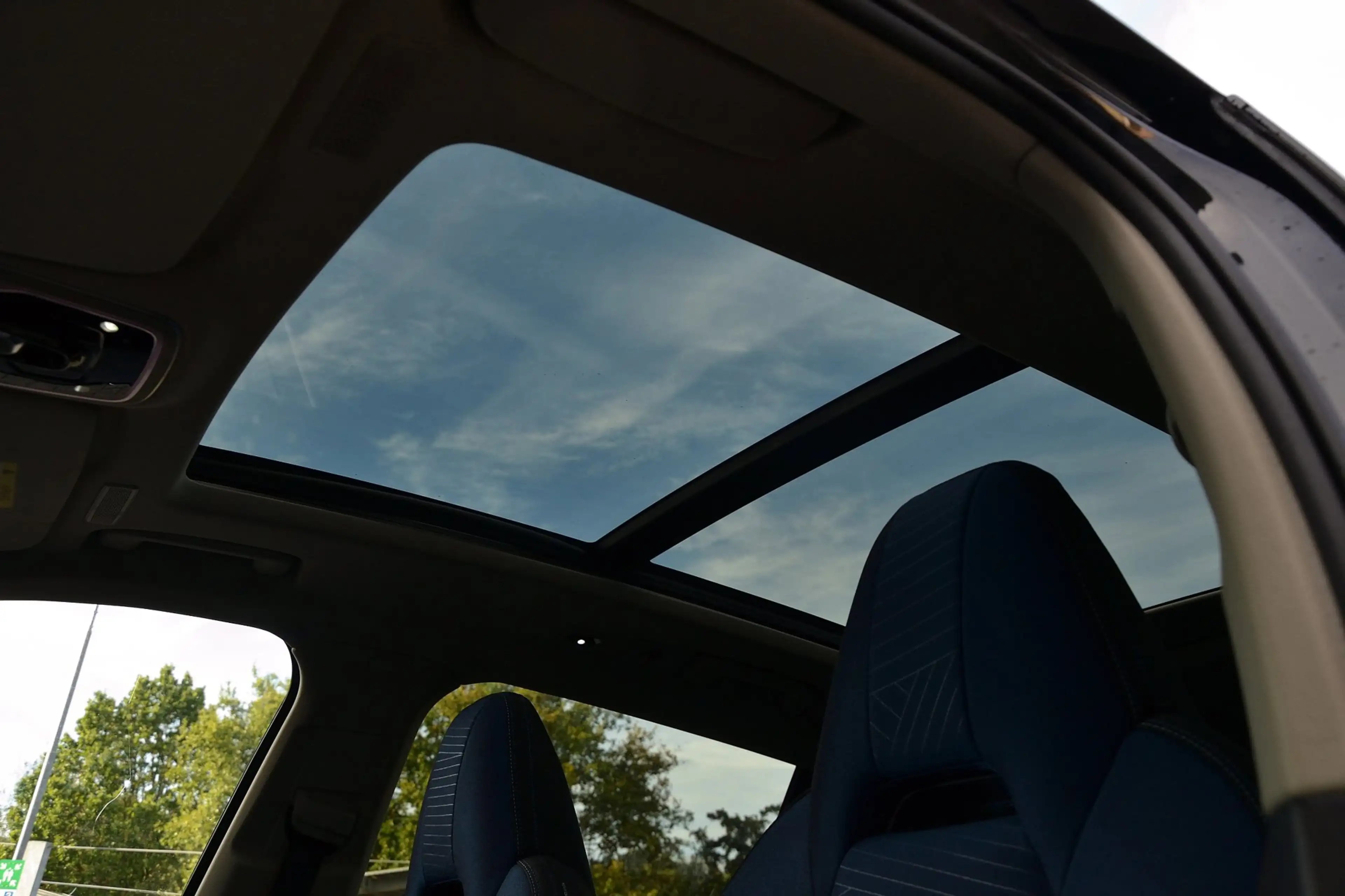 Lynk & Co 01 1.5 Plug-In Hybrid | Full Black | Panoramadak | In — photo 12