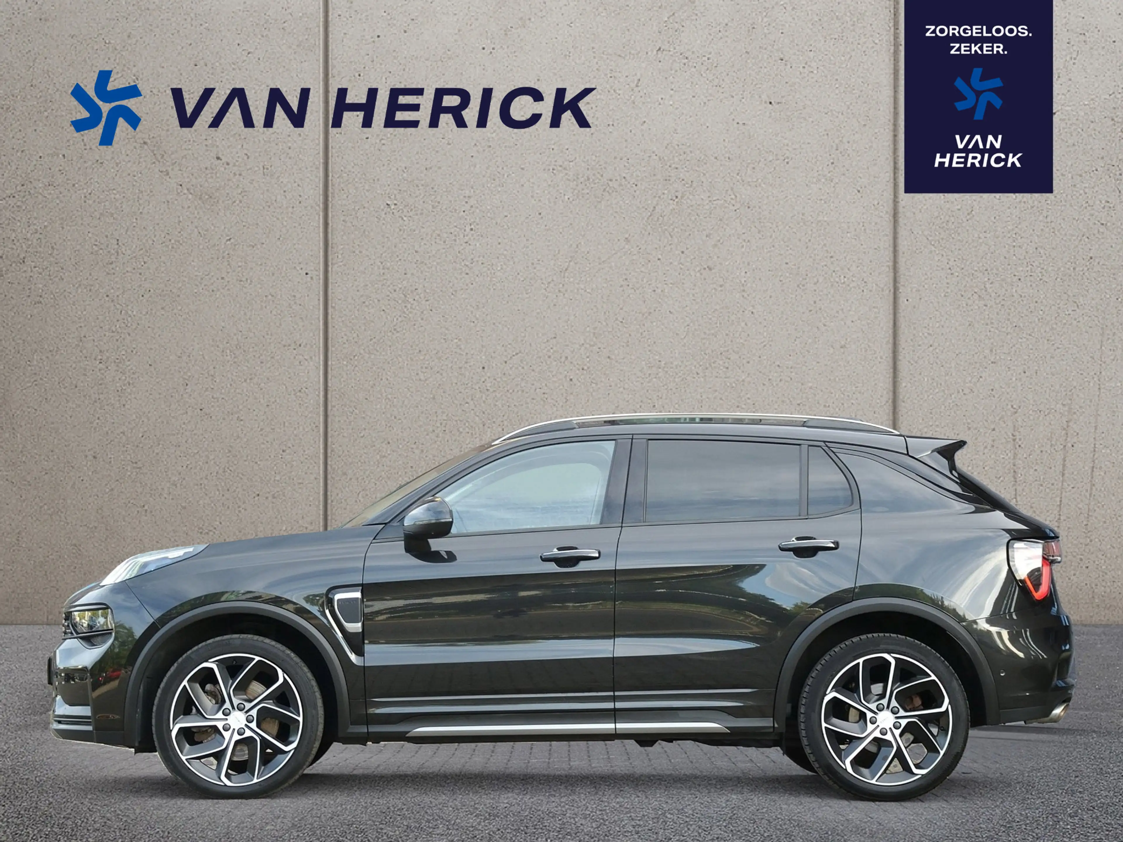 Lynk & Co 01 1.5 Plug-In Hybrid | Full Black | Panoramadak | In — photo 2