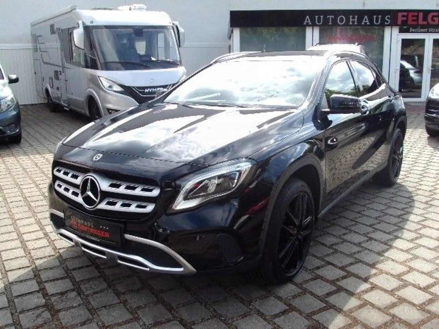 Mercedes-Benz GLA 250 DCT Negru - 1
