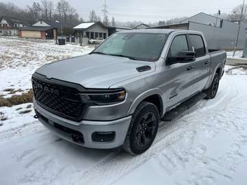Ram 1500 Big Horn Night Crew Cab 5'7''-Bed 4x4