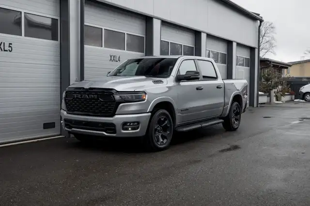 RAM 1500 Ram 1500 Big Horn Night Crew Cab 5'7''-Bed 4x4