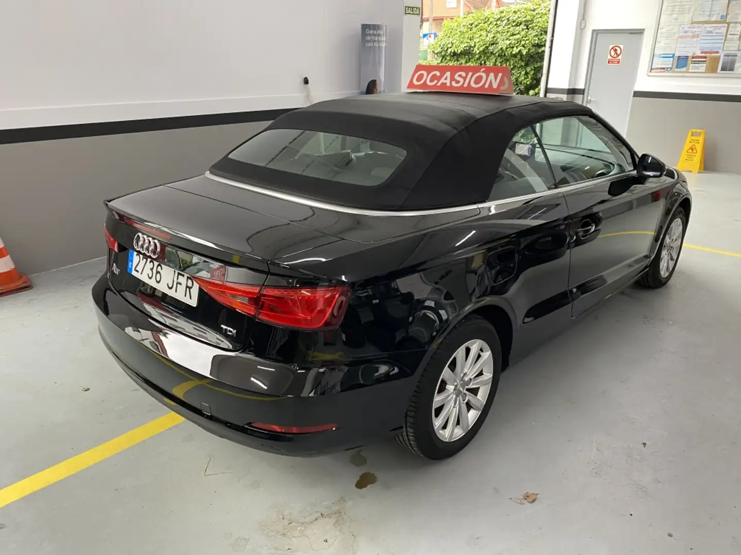 Audi A3 Cabrio 1.6TDI CD Attraction Negro - 2