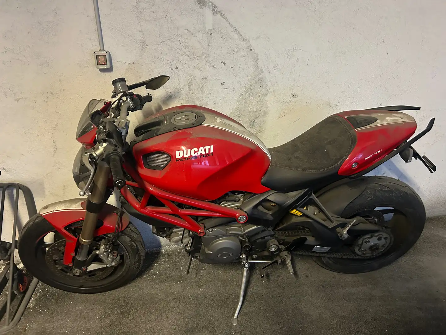Ducati Monster 1100 EVO Rojo - 1