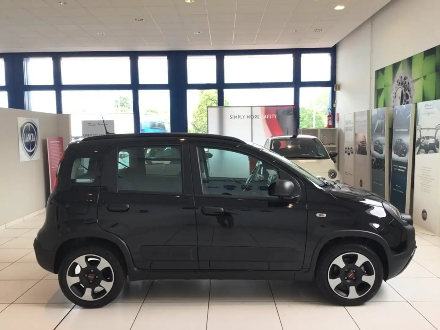 Fiat Panda 1.0 FireFly S&S Hybrid City Cross Negro - 2