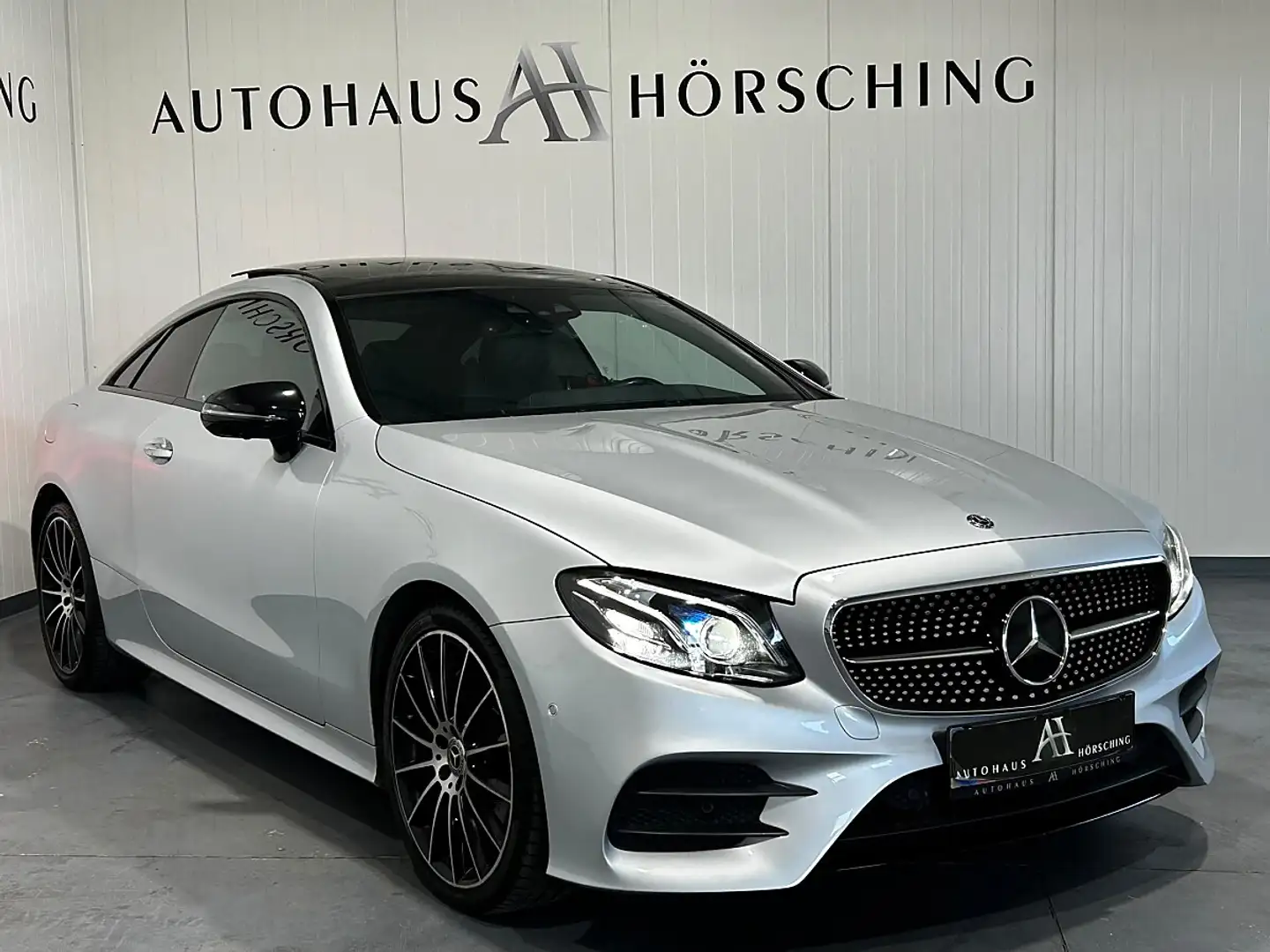 Mercedes-Benz E 220 d 4MATIC Aut.//AMG-PAKET//PANO//MEMORY Silber - 1