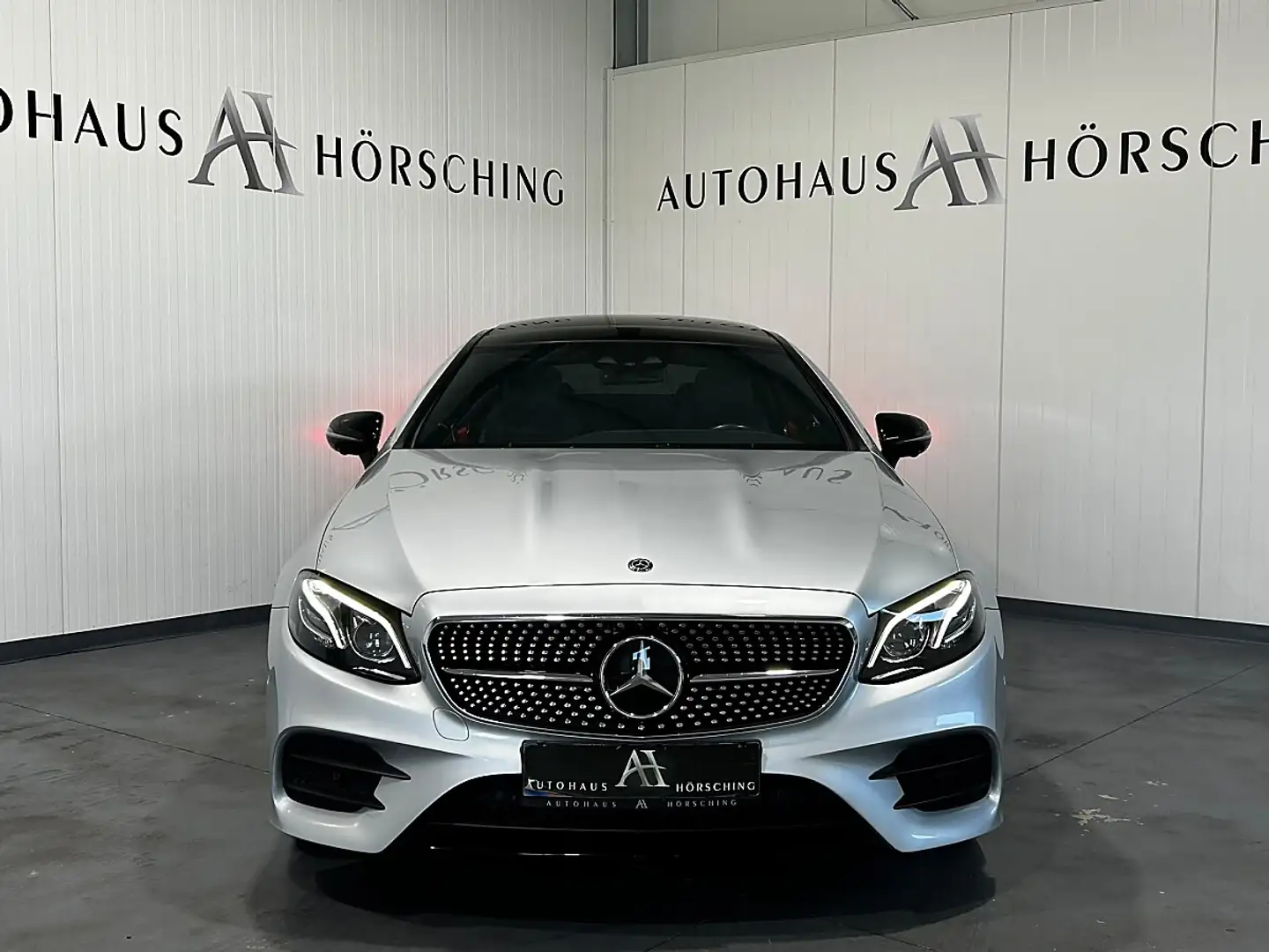 Mercedes-Benz E 220 d 4MATIC Aut.//AMG-PAKET//PANO//MEMORY Silber - 2